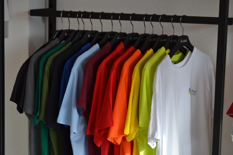 Showroom von Tex & Print: T-Shirts in allen Farben